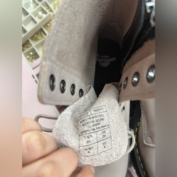 Dr. Martens Jadon Platform Boots - Pebbled Taupe Leather - Size 10 beige - Picture 8 of 11